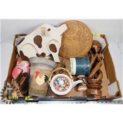 FLAT OF ASSORTED COLLECTIBLES AND HOME DECOR