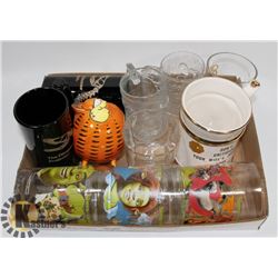 FLAT OF ASSORTED COLLECTIBLE GLASSWARE INCLUDING