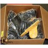 Image 1 : BOX OF RUBBER BOOT OVER SHOES
