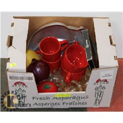 LOT OF ASSORTED ESTATE KITCHEN ITEMS