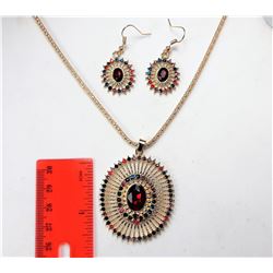 4)  GOLD TONE ROUND PENDANT ON GOLD