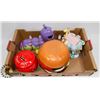 Image 1 : 4 COLLECTIBLE COIN BANKS (2 ARE VINTAGE)