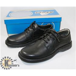 4 FEET BLACK SZ 8-8.5 (42) MENS