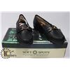 Image 1 : SOFT SPOTS BLACK SZ 6.5