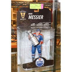 VINTAGE HOCKEY MARK MESSIER ACTION FIGURE.