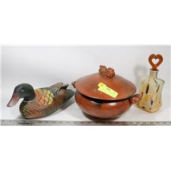 CLAY POT WITH DECANTER AND WOOD DUCK