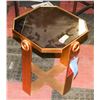 Image 1 : BOUTIQUE MILANOG METAL AND GLASS END TABLE.