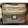Image 1 : NEW TAUPE/CREAM KING COMFORTER SET