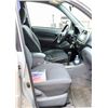 Image 10 : UNRESERVED! 2002 TOYOTA RAV4