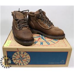 BROWN'S LANDING SZ 8 LADIES HIKERS