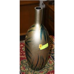 DECORATIVE VASE