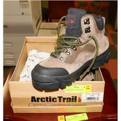 ARCTIC TRAIL LADIES HIKING BOOTS SZ 8