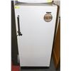 Image 1 : GENERAL UPRIGHT FREEZER.