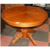 Image 1 : OAK ROUND PEDESTAL TABLE, (41.5"X29.5")