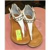 Image 1 : NEW GUESS WHITE FLAT LEATHER SANDAL SHOE SIZE 6.5.