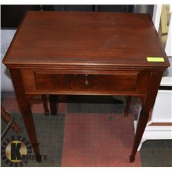 KENMORE SEWING MACHINE IN CABINET, 26 X 18 X 32