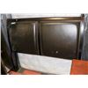 Image 1 : QUEEN SIZE WOOD/LEATHERETTE AND NAILHEAD HEAD