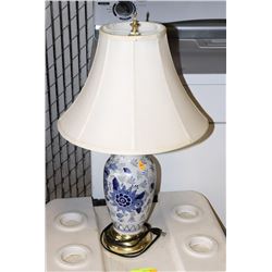 UNCLAIMED MERCHANDISE BLUE AND WHITE TABLE LAMPS