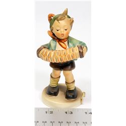VINTAGE HUMMEL FIGURINE "ACCORDIAN BOY"