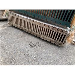 Pallet lot 35 pieces - 10 ft trusses, weathered end