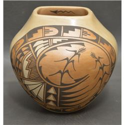 JEMEZ INDIAN POTTERY VASE (JUANITA FRAQUA)