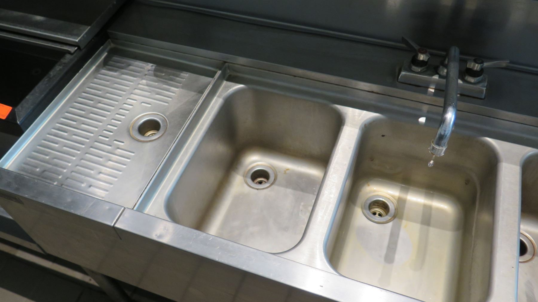 Perlick 3 Compartment Sink W 2 Drainboards Nsf D058023 60