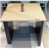 Image 1 : Modern Maple-Tone Table 31x36