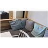Image 8 : Qty 6 Throw Pillows