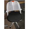 Image 1 : White Modern Office Chair