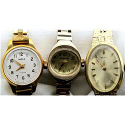 BULOVA LADIES WRIST WATCH - RUNS