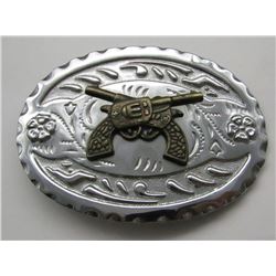 VINTAGE BELT BUCKLE WITH CROSSED REVOLVERS.
