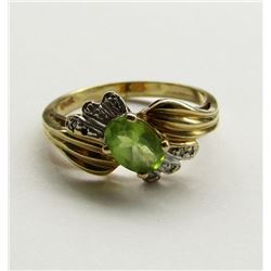 14K GOLD PERIDOT STONE LADIES RING