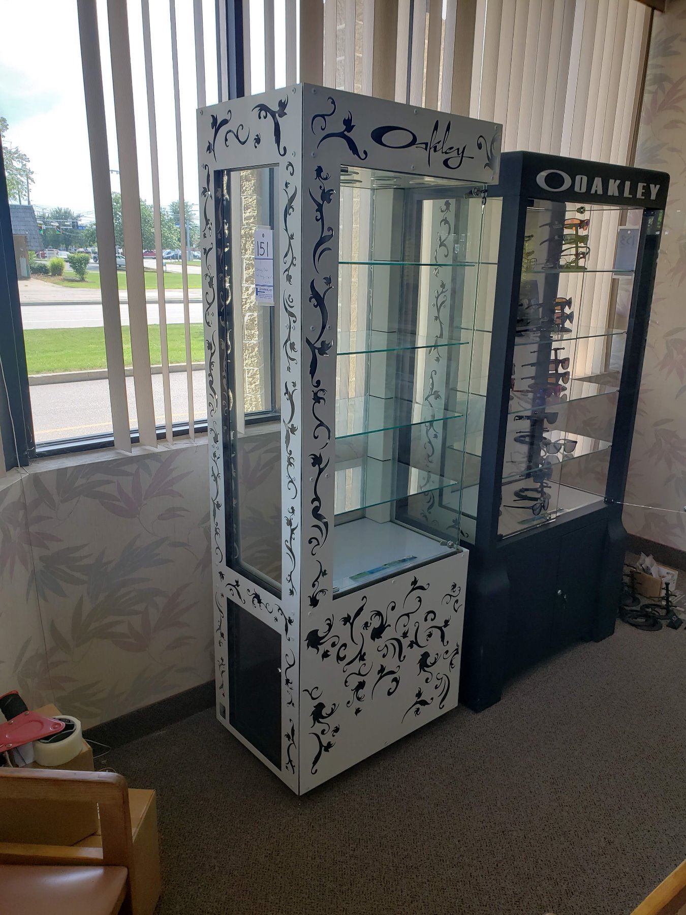 OAKLEY DISPLAY CASE WITH KEY 27' X 18" WIDE X 75" TALL