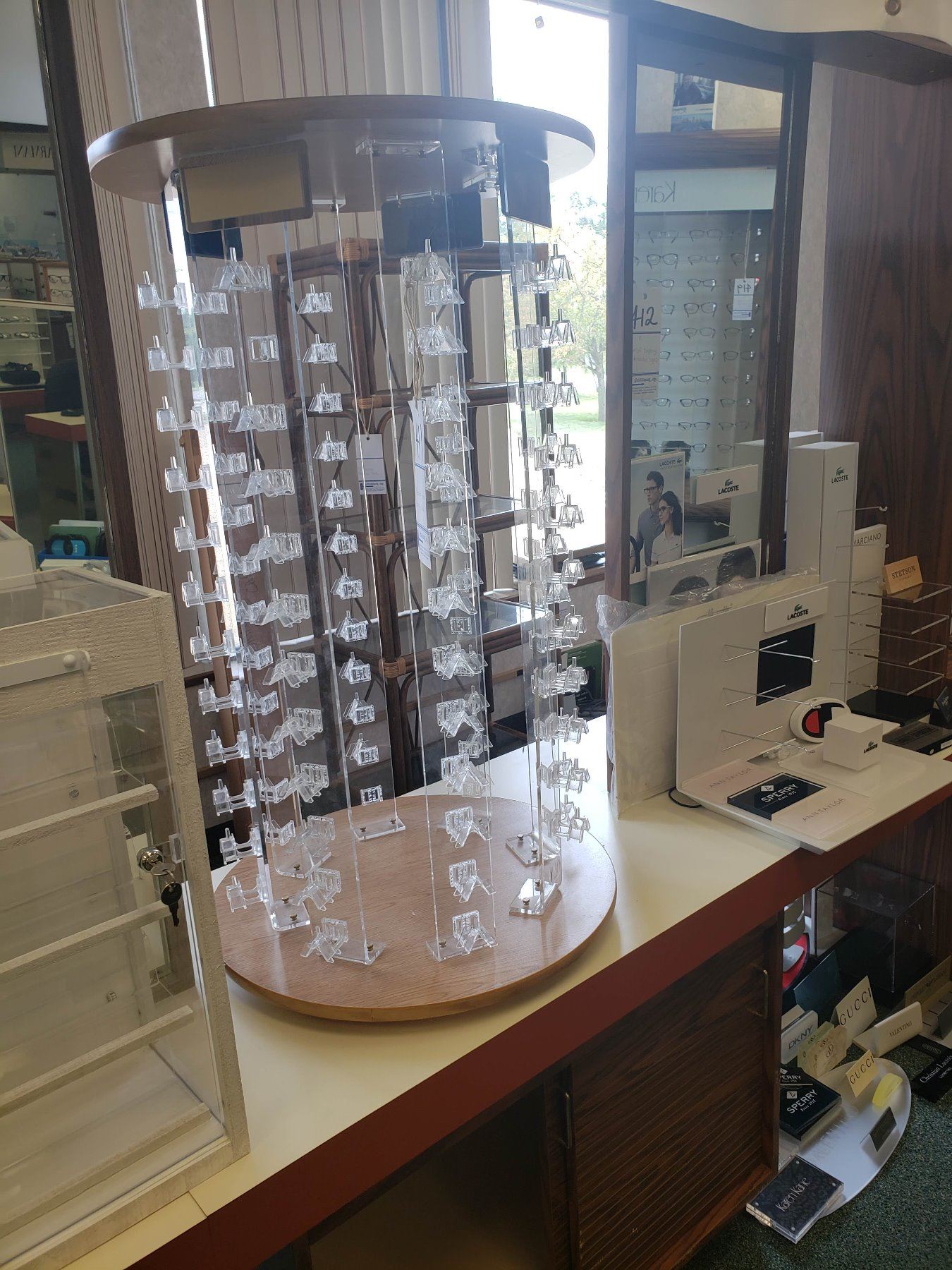 ROTATING GLASSES DISPLAY RACK