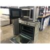 Image 2 : THERMADOR PROFESSIONAL COMMERCIAL GRADE CONVECTION OVEN WITH STACKING MICROWAVE