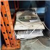 Image 1 : 2 HOLMES WINDOW FANS