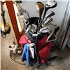 Image 1 : RED GOLF BAG W/ CLUBS AND CART