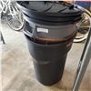 Image 2 : 3 GARBAGE CANS W/ LIDS