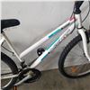 Image 2 : WHITE NEXT BIKE