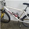 Image 2 : WHITE TREK BIKE