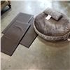 Image 1 : DOG BED AND 3 DOOR MATS