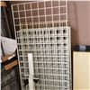 Image 2 : LOT OF GRIDWALL, HOOKS AND BASE