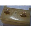 Image 2 : YELLOW ALABASTER JEWELLERY BOX AND 14K GF CUFFLINKS