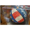 Image 2 : HARLEM GLOBETROTTERS BASKET BALL SIGN IN PLASTIC CASE