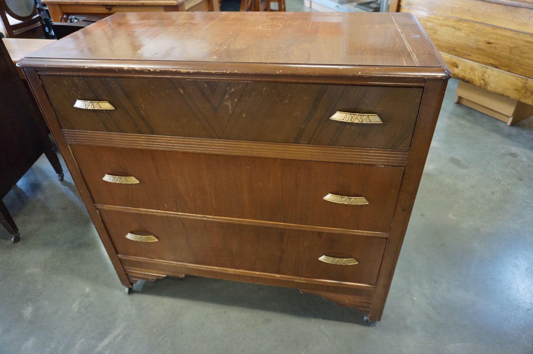 VINTAGE 3 DRAWER DRESSER