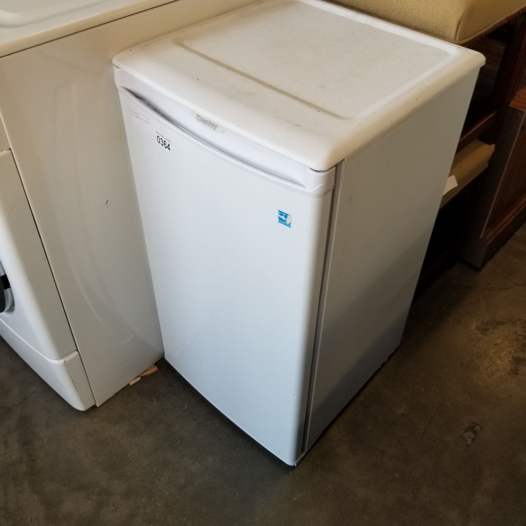 WHITE DANBY MINI FRIDGE white-danby-mini-fridge