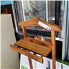 Image 2 : WOOD BUTLERS STAND