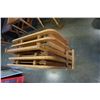 Image 2 : 4 OAK TV TRAYS ON STAND