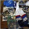 Image 2 : LOT OF VANCOUVER CANUCKS COLLECTIBLES AND JERSEY