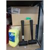 Image 1 : 2 Rubber Mallets & 4 Cases of Giant Bone Sponges